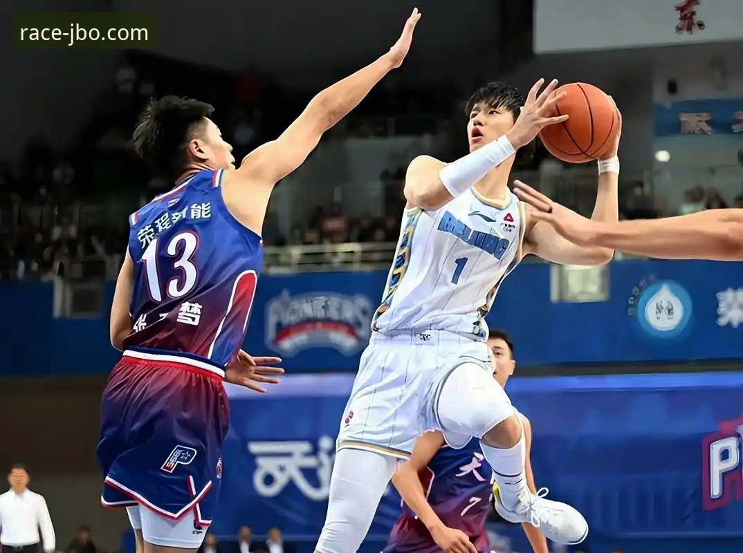 竞博登录评测 上海男篮豪取12连胜巩固榜首之战深度评测:从数据到战术的全面解析